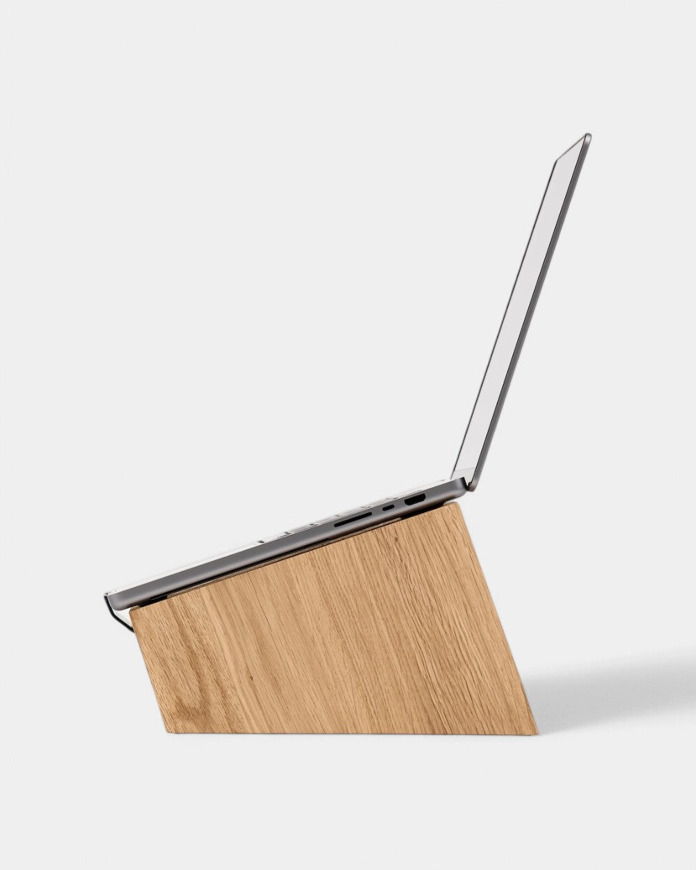 Personalisierbarer Laptopständer aus Holz