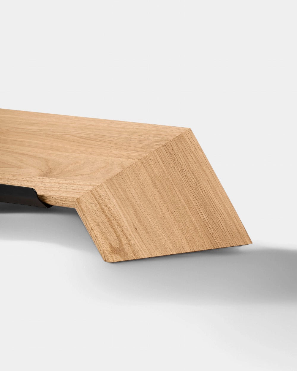Personalisierbarer Laptopständer aus Holz