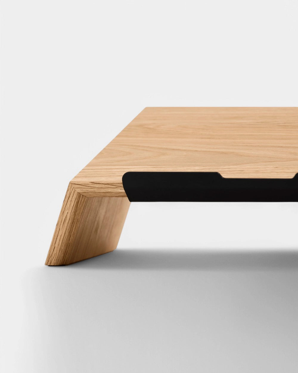 Personalisierbarer Laptopständer aus Holz