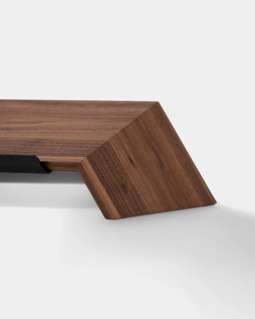 Personalisierbarer Laptopständer aus Holz