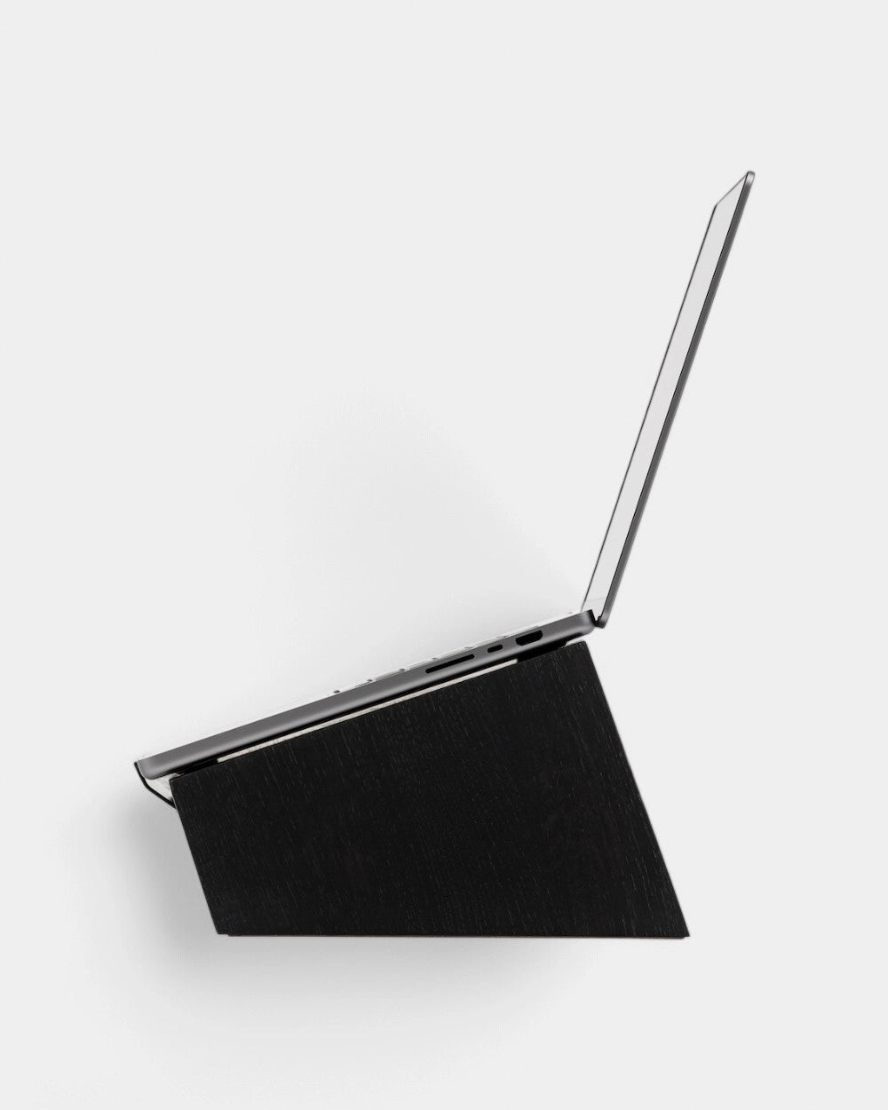 Personalisierbarer Laptopständer aus Holz