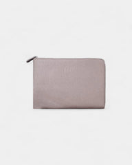 Laptophülle Iné aus recyceltem Leder zum Personalisieren