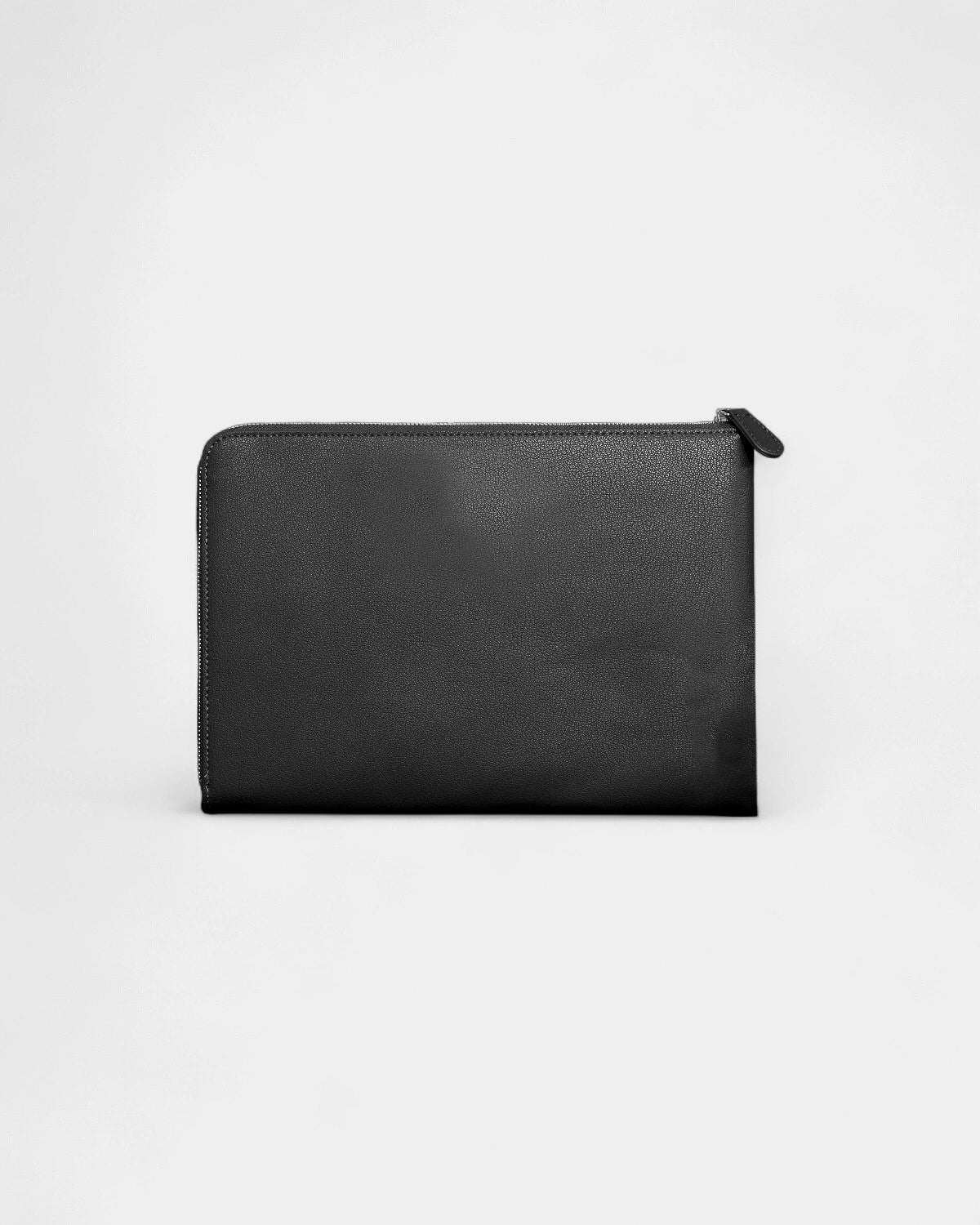 Laptophülle Iné aus recyceltem Leder zum Personalisieren