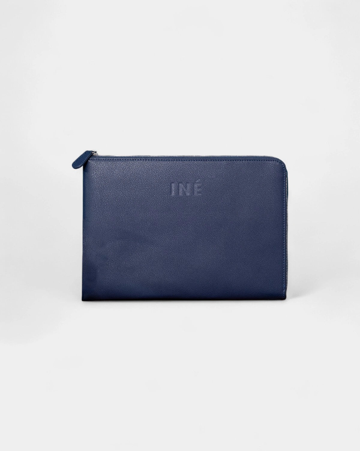 Laptophülle Iné aus recyceltem Leder zum Personalisieren