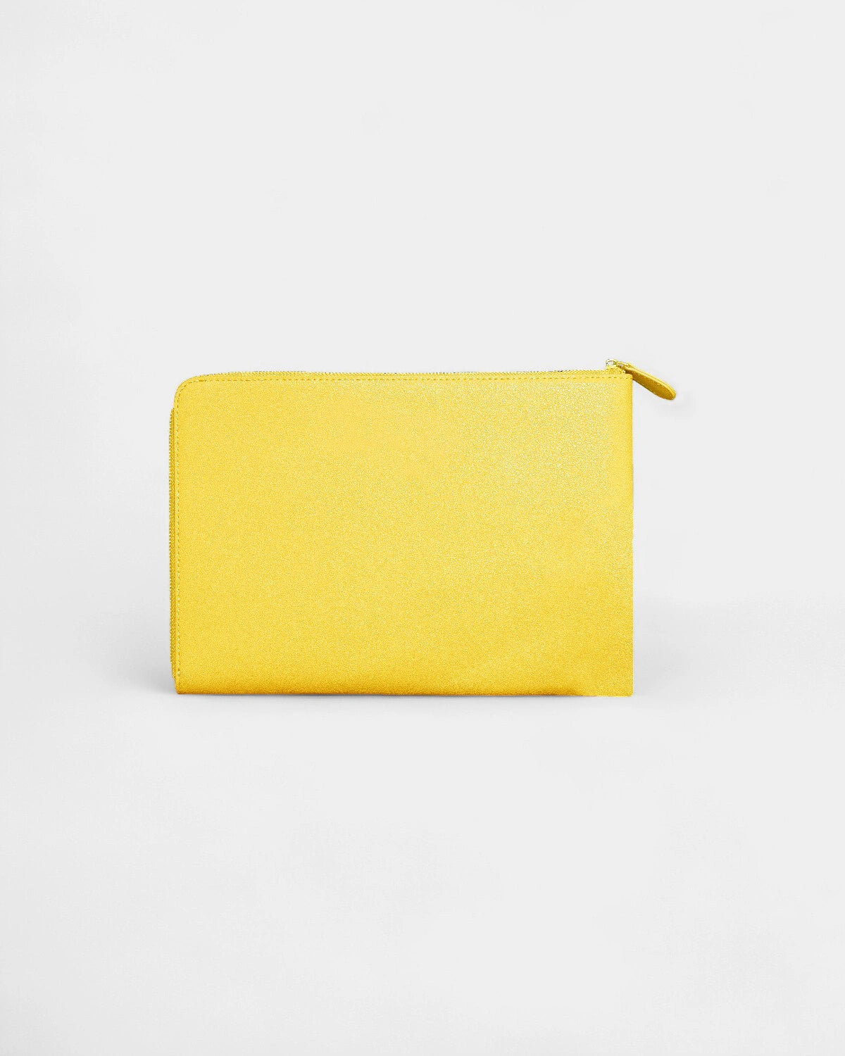 Laptophülle Iné aus recyceltem Leder zum Personalisieren