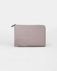 Laptophülle Iné aus recyceltem Leder zum Personalisieren