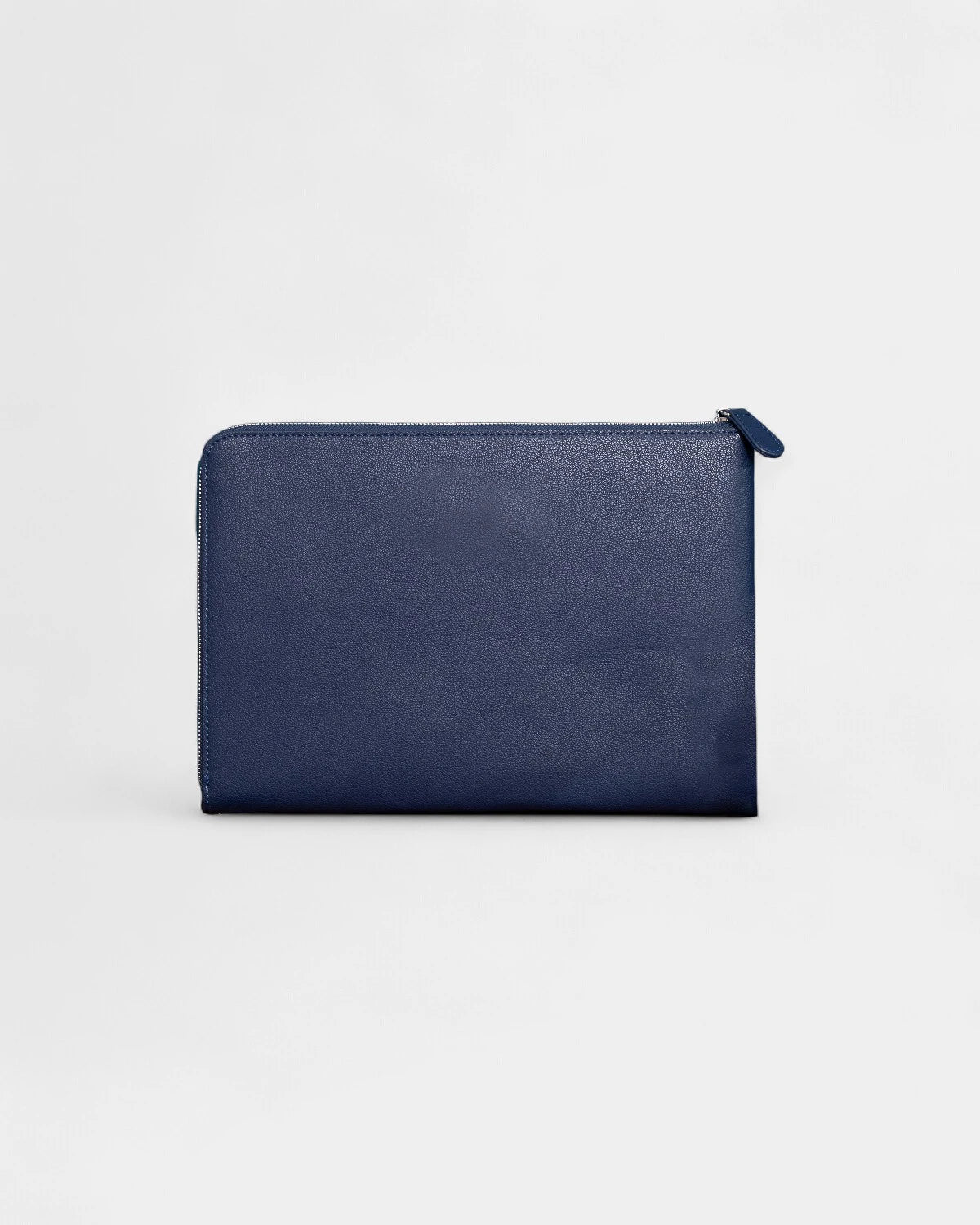 Laptophülle Iné aus recyceltem Leder zum Personalisieren