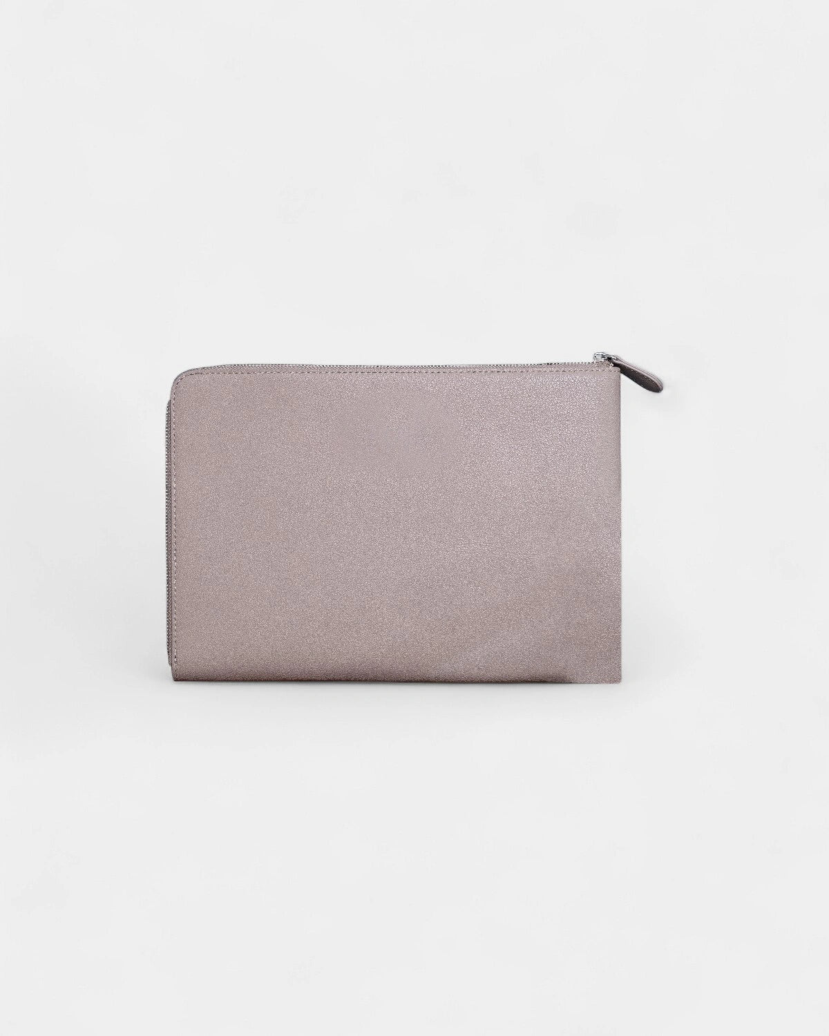 Laptophülle Iné aus recyceltem Leder zum Personalisieren