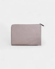 Laptophülle Iné aus recyceltem Leder zum Personalisieren